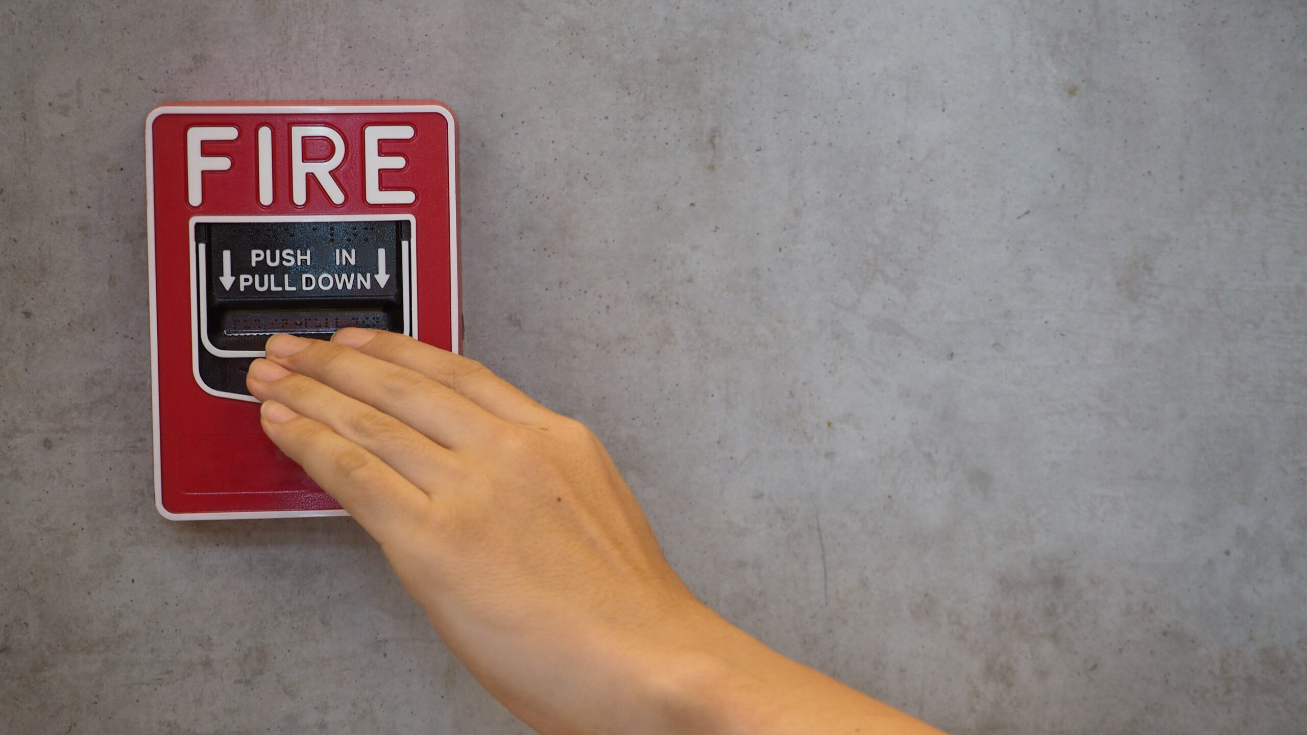 Bezpieczeństwo przeciwpożarowe we wspólnotach mieszkaniowych: Klucz do ochrony mieszkańców i mienia